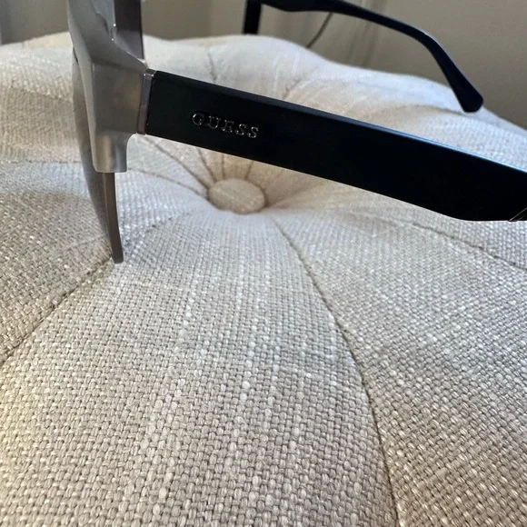 GUESS Unisex Gray Frame Sunglasses with Gradient Dark Lenses - Picture 2 of 6